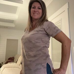American Eagle Outfitters Beige Camouflage V-Neck Tee